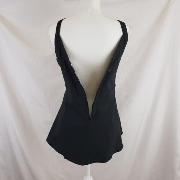 NWT Black structured halter top / modern flared hem – women’s - Picture 8 of 10
